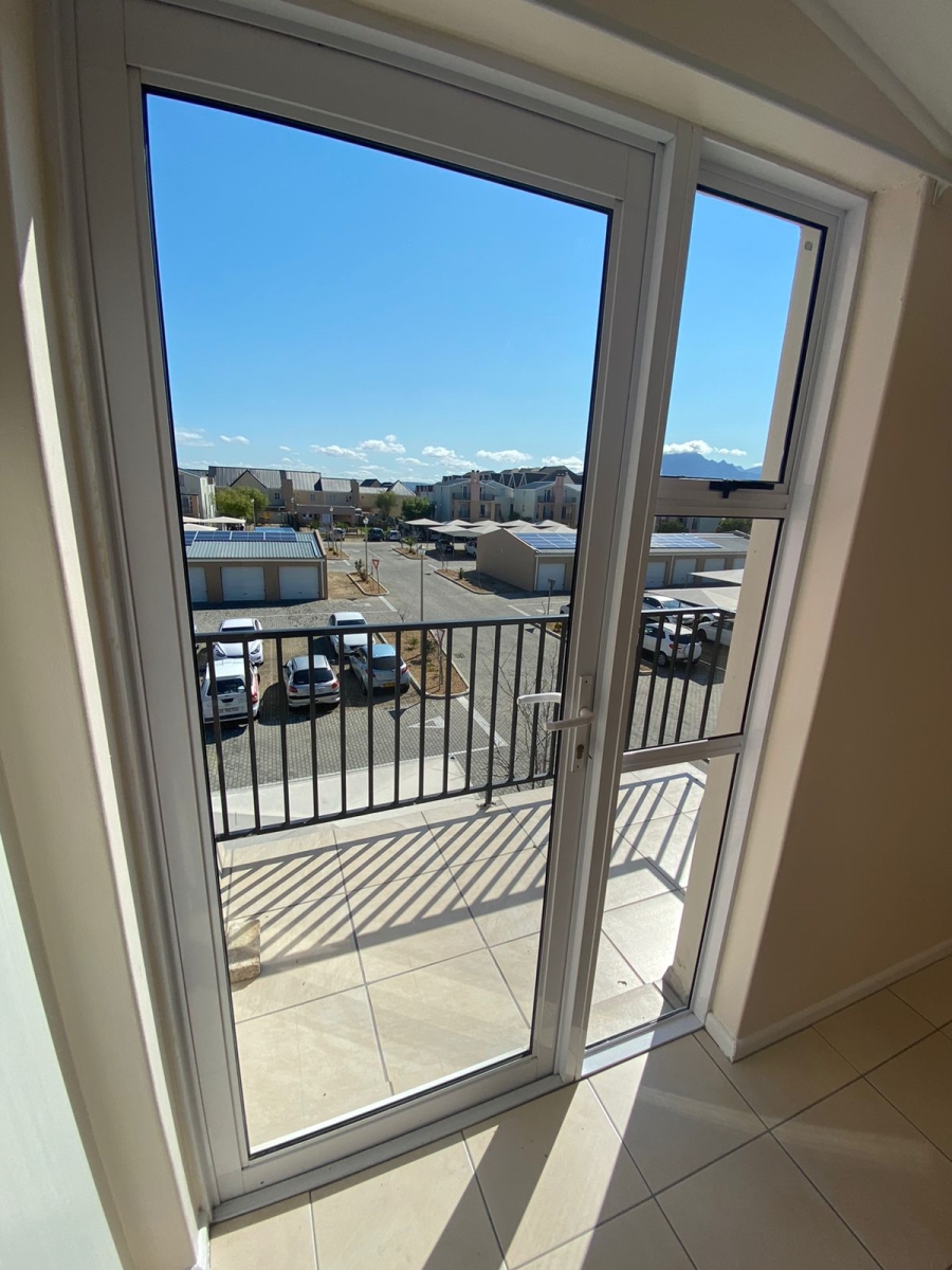 To Let 2 Bedroom Property for Rent in Whispering Pines Western Cape